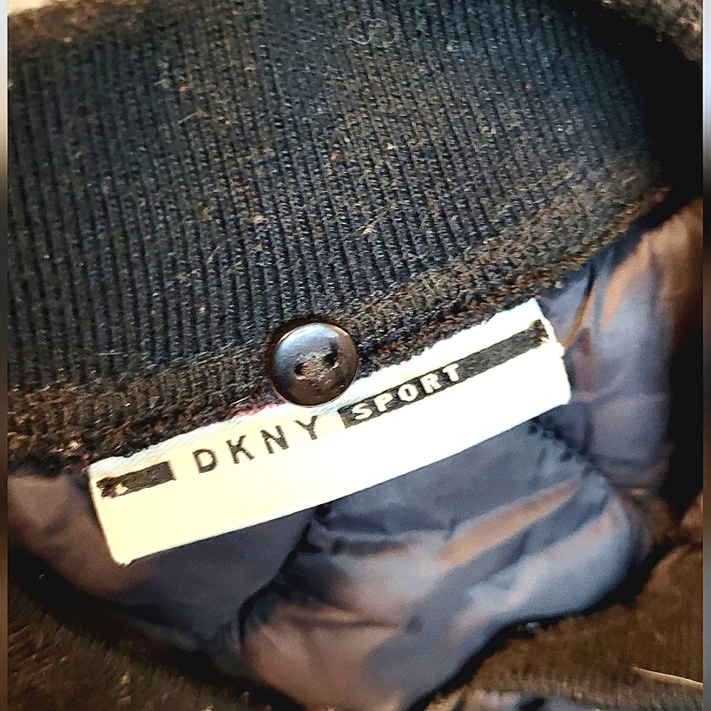 ✨ DKNY Girls Black Quilted Puffer Jacket • Cozy Winter Warmth 🖤❄️ - Picture 14 of 17